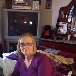 Meet your Posher, Elizabeth izze